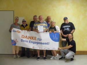 8 Ehrenamt ueberrascht Bernd-Dettmer SKG-Dibbesdorf