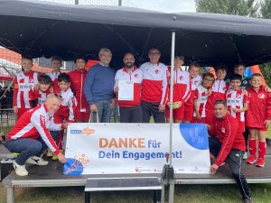 9 Ehrenamt ueberrascht Tamer-Bekil SC-Rot-Weiss-Volkmarode